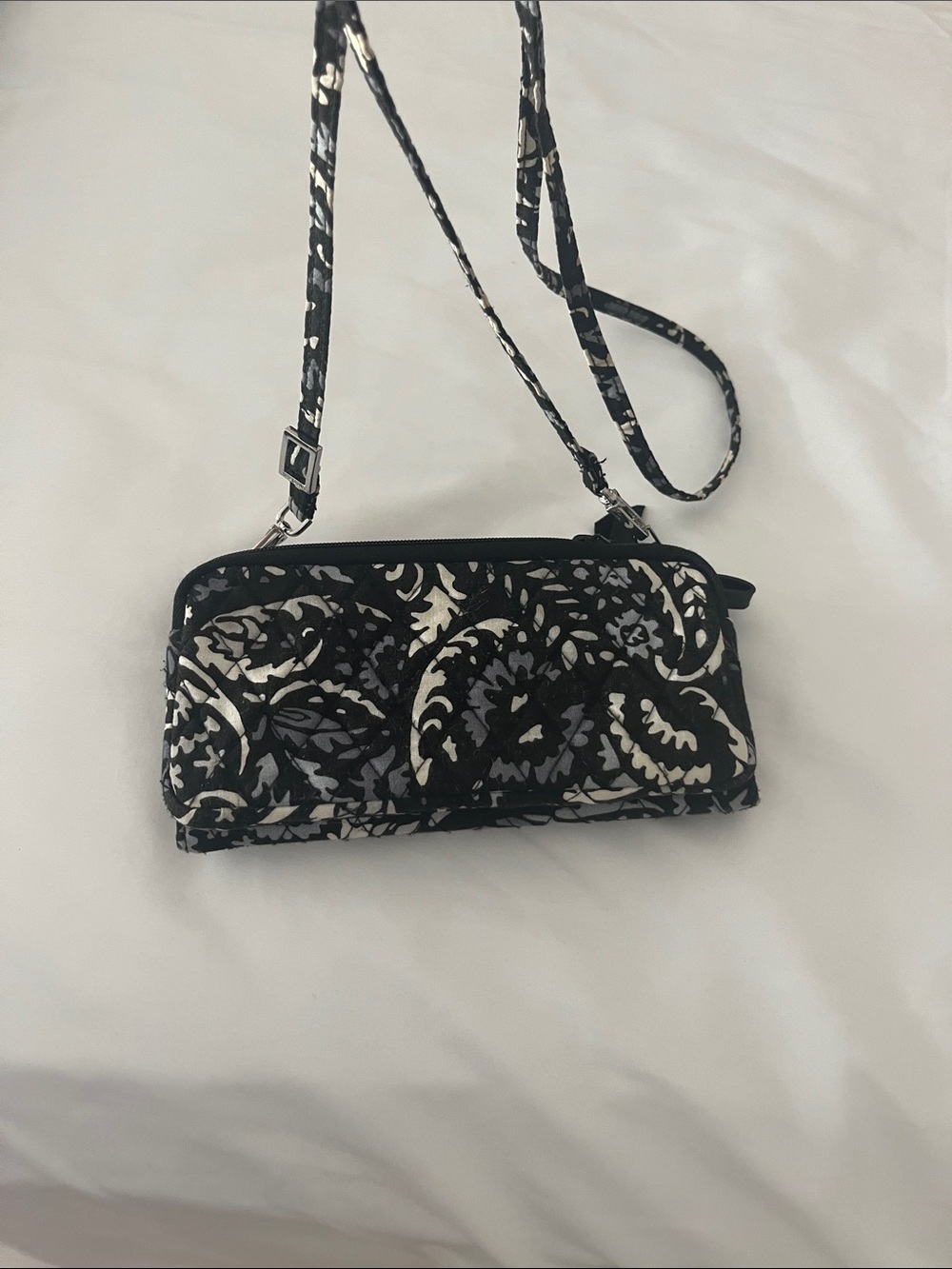 Vera Bradley Black, Blue & Cream Quilted Paisley Crossbody Wallet - Picture 11 of 12